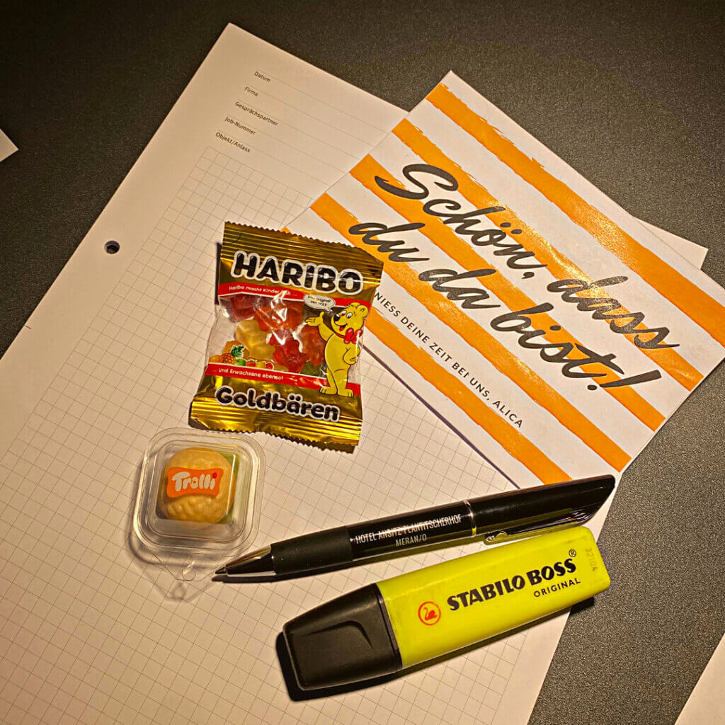 Willkommensgeschenk Alica Karte und Süßigkeiten für Alica zum Praktikumstart