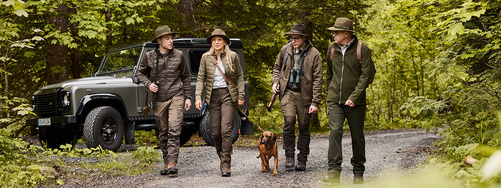 Alb Jagd - Jäger mit Hund auf dem Weg
