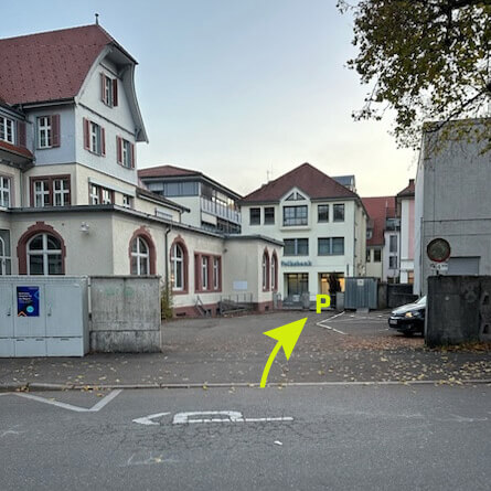 Parkplatz Einfahrt Mit Kenzeichnung