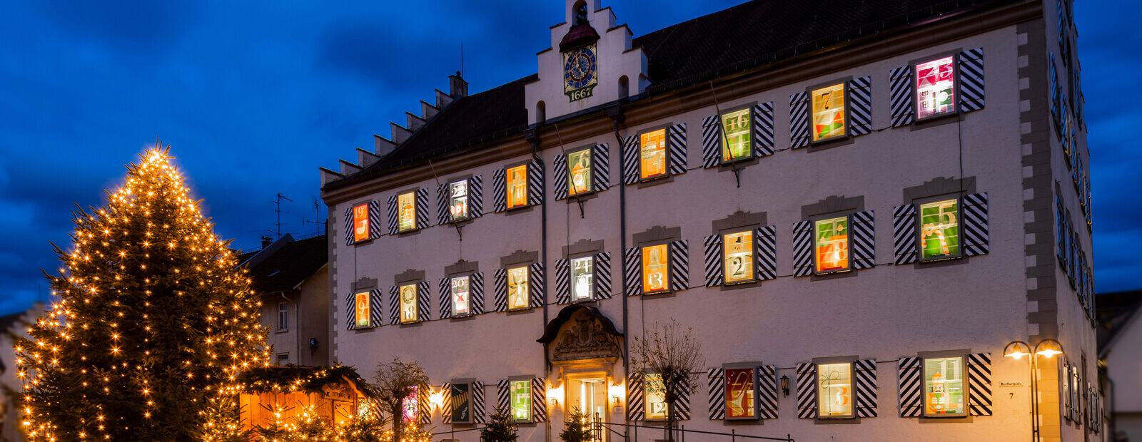Tettnang Adventskalender, leuchtend bei Nacht
