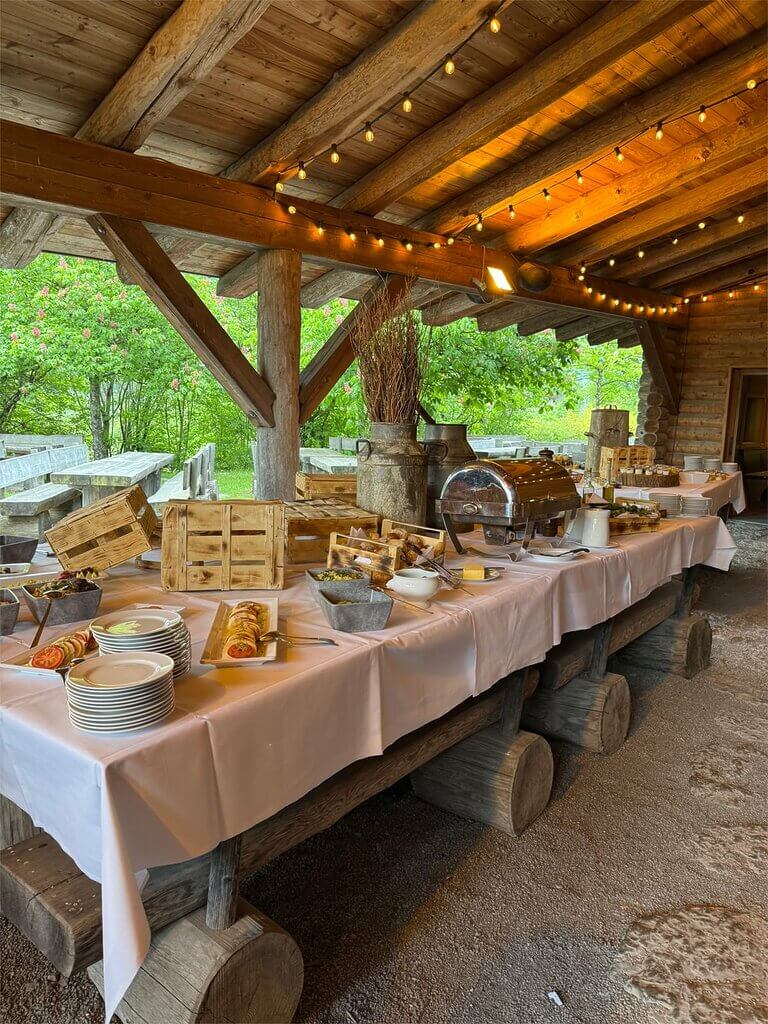 Huette Aussen 1200x1600px